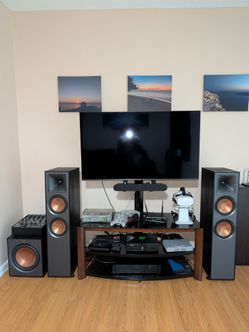 Pair Klipsch R-820F