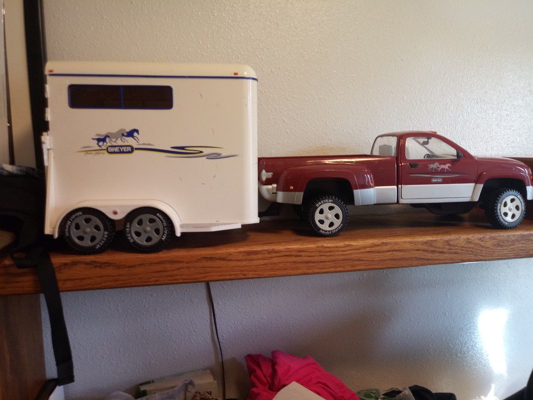 Breyer Traditional size Dodge dually and horse trailer