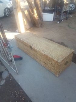 Wicker basket chest