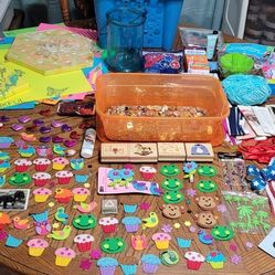 Large Craft Lot, Wicker Baskets, Etc 