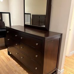 5 Piece Bedroom Set Bassett furniture 