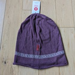North Worn Brand Flam Knit Wine Color Beanie. Dart Design Norway Made. Unisex One Size. Ultralight 35 gms. Supreme insulation. Odor resistant. Comfort
