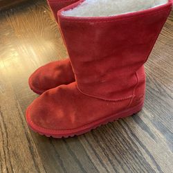 Simple Red Boots, Size 7