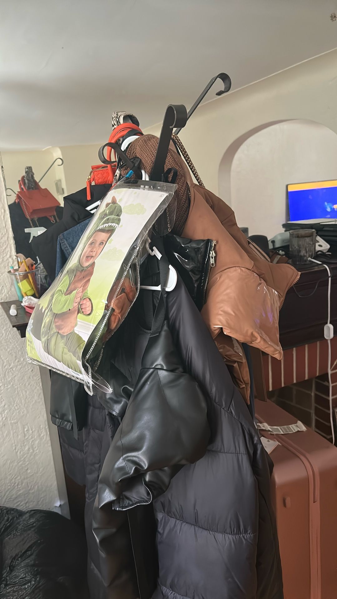 WOMEN BRANDED CLOTHING RACK FOR SALE