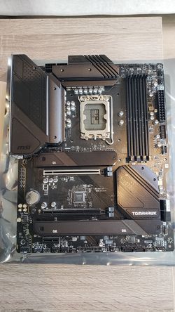 MSI MAG B660 Tomahawk Wifi DDR4 ATX Intel LGA1700 Motherboard and Phanteks Enthoo Pro PC Case