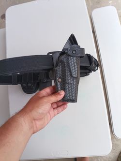 Gun Belt with exterior holdster.