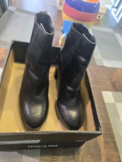 Brand New Boots Size 10. Kenneth Cole NY. Black