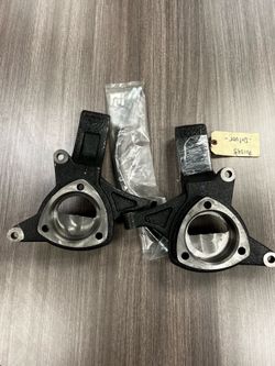 2007-2016 Silverado/Sierra 1500 2wd & 07-14 SUV 4.5” Lift Spindles w/ Brake Lines