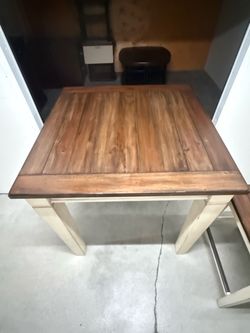 Pike & Main Dining Kitchen Table . 4 Pike & Main Saddle Stools