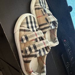 Burberry Shoes 11c