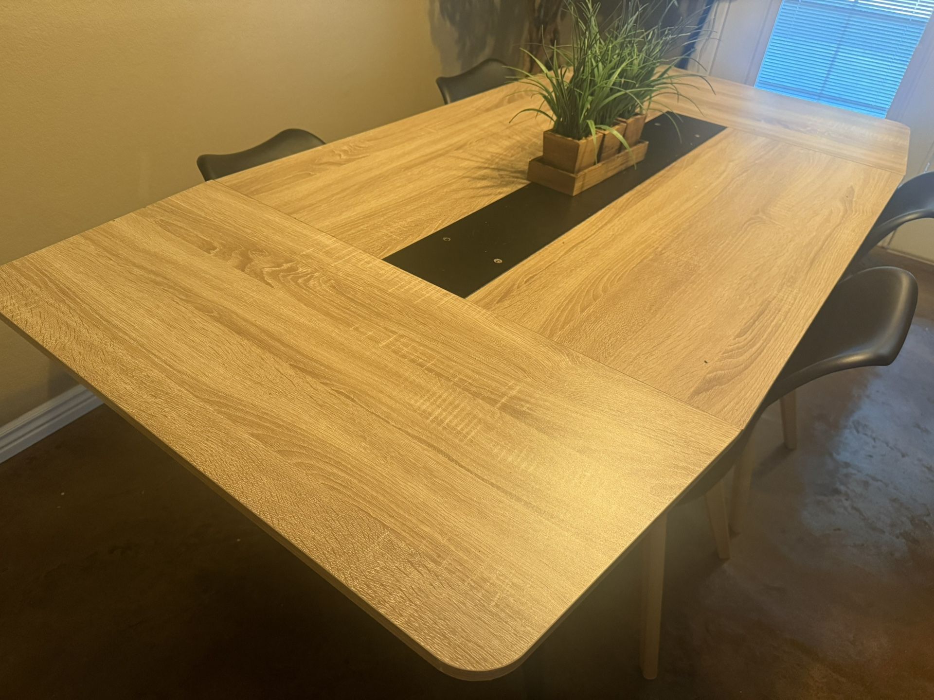Dining table set