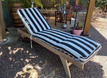 Chaise Lounge Chair with Cushion