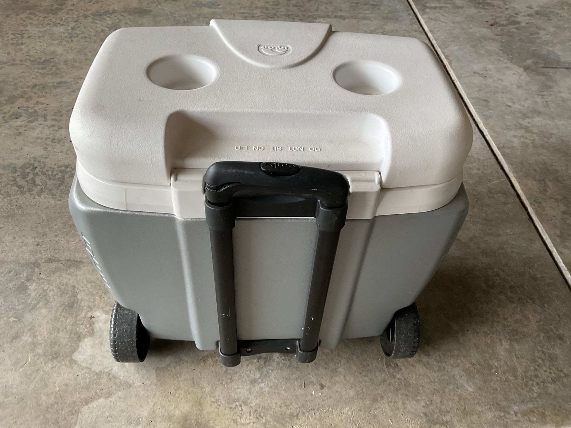 Igloo Rolling Cooler