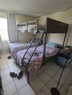 Triple bunk bed, Metal. Used. Good conditions.