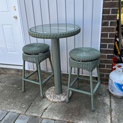 Outdoor Table High top With Stools