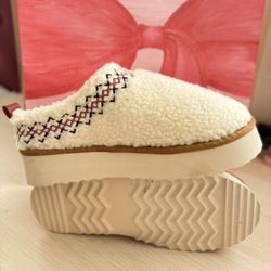 NWT Altra’d State   Slippers  women Fur No  Slippers Ankle Boots  size 8M