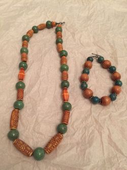 Bracelet and necklace set