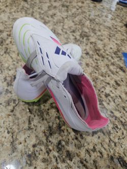Adidas Predators - Mens/kids Size 6 - Barely Worn!!