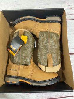 Ariat Men's  WorkHog  PULL ON ROPER SOFT TOE Work Boot 10001188 aged bark Available men size: 9.5D , 10D, 10.5D , 10EE,