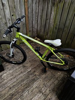 Cannondale Women’s Mountain Bike – Disc Brakes – Excellent Condition