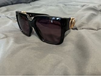 Women’s Gucci glasses