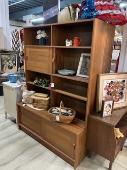 Beautiful MCM Wooden Hutch Great Condition 