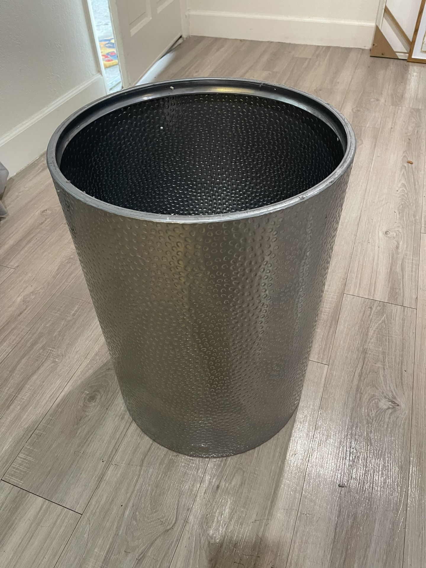 Trash can