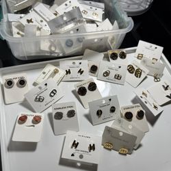 Caja De 140 Pzas. Box Of Earrings 