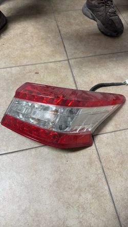 Nissan santra tail light