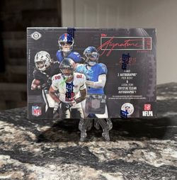 2025 Topps Signature Class Football Hobby Box