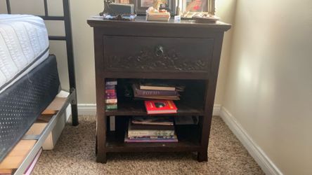 2 nightstands