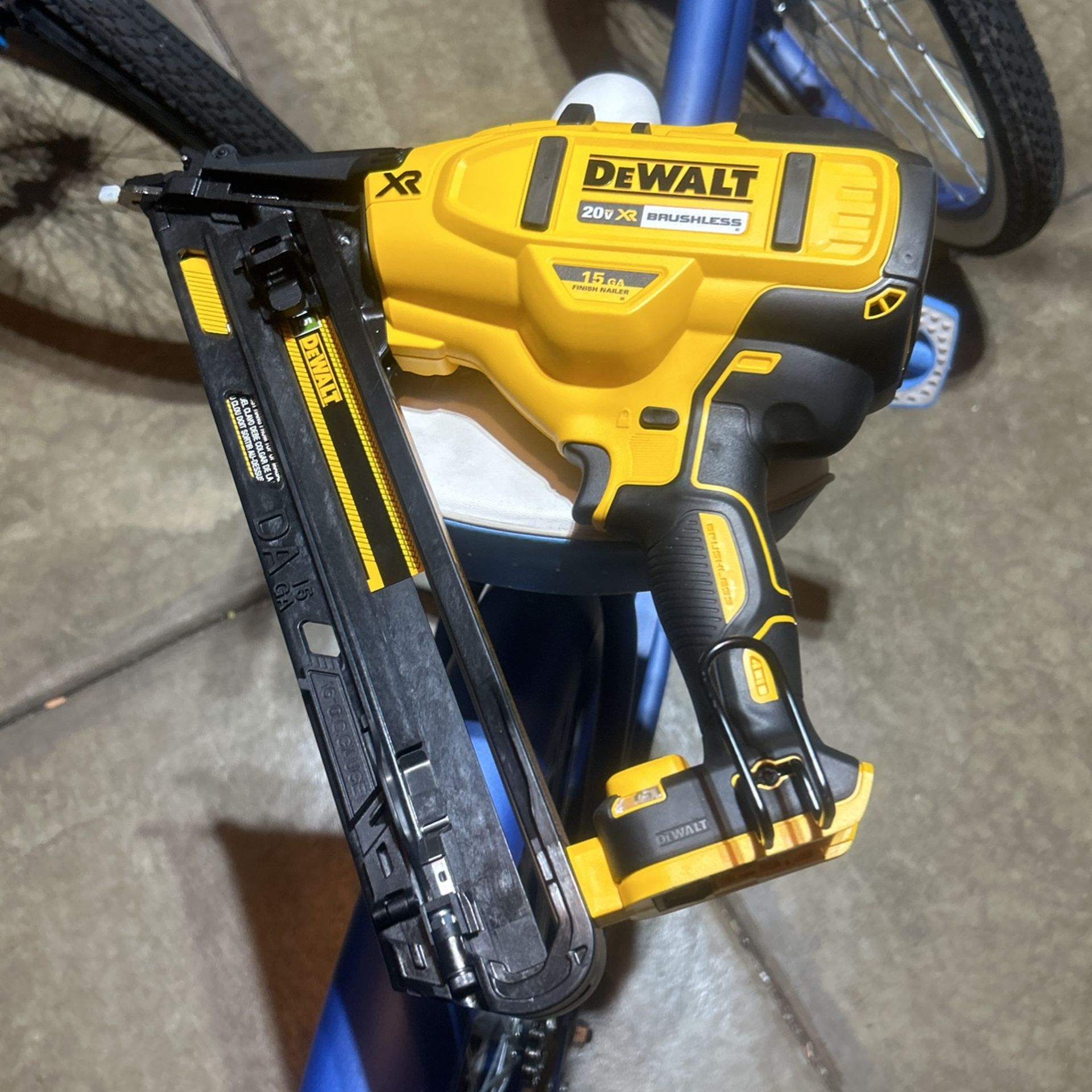 DeWalt 20vXR Brushless 15 Ha Finish Nailer No Box