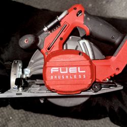 Milwaukee Fuel 7 1/4 Circuit Saw