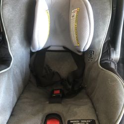 Baby Car Seat With Detachable Base *taking offers*