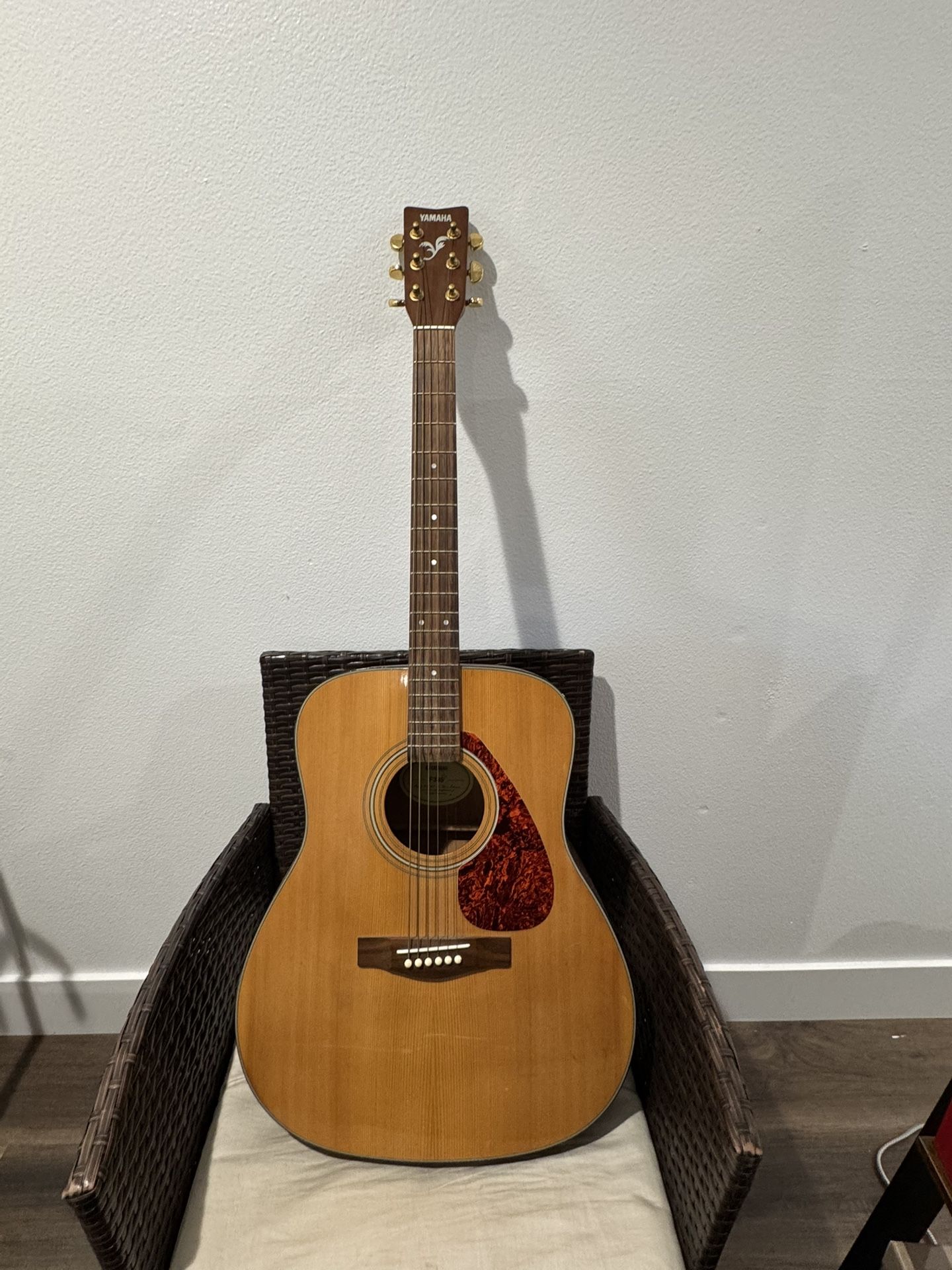 Yamaha Acoustic Guitar F335
