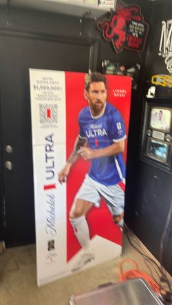 Messi 6 foot sign