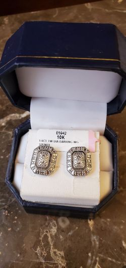 10k White Gold With 1/4 Ct total weight Diamond Earrings