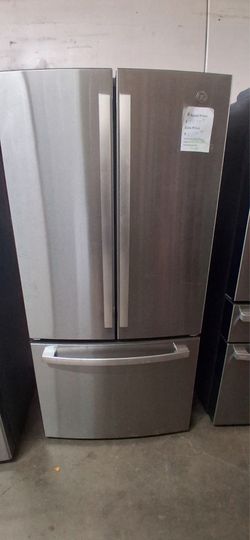 New GE refrigerator with warranty