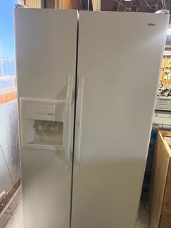 Clean Kenmore refrigerator in good condition