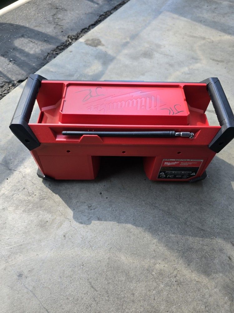 Milwaukee M18 Radio With Bluetooth