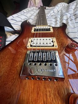PRS SE with Evertune bridge Seymour Duncan and locking runners