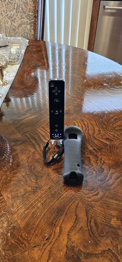 Nintendo Wii Wireless Motion Plus  Black Controller & Cover Sleeve / Super Mario Bros / Yoshi / Luigi / Princess Peach / Gaming / Video Games / Sonic 