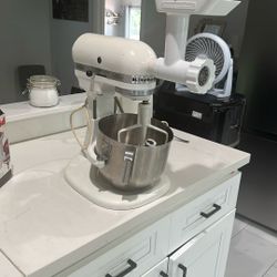 Kitchen Aid. Mixer  Speed 10