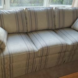 Highland House Couch, Excellent Condition! 