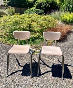 Adorable vintage children’s chairs