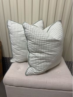 Neutral plaid pillow set