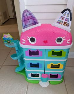 Gabby's dollhouse