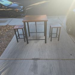 Apartment Size DINNER TABLE 2  STOOLS HEAVY