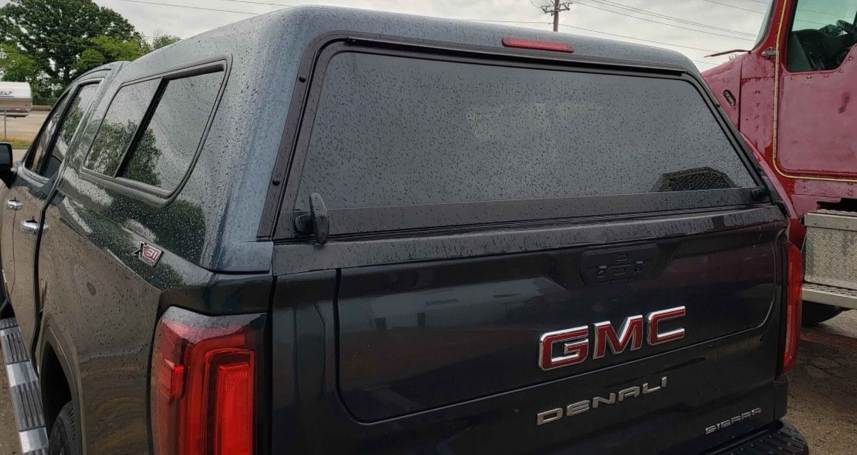 Camper topper cap for Silverado and gmc sierra 5.6" Crew cab short bed 2023 Doble cabina caja corta Key and clamps. 2019 /|| 2024 Don't know about the