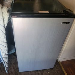 Magic Chef Min Fridge 